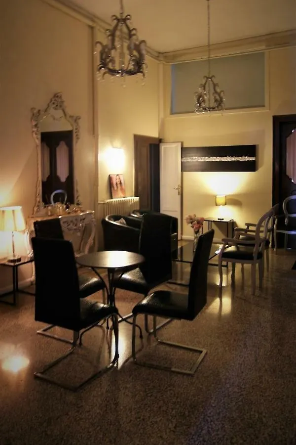 Noble Palace Grand Canal Hotel Venetië 0*,